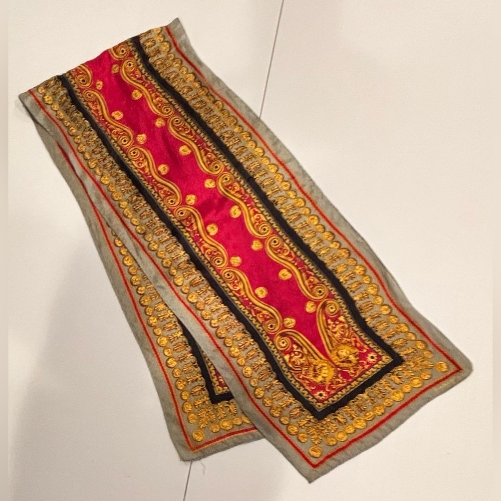 VINTAGE: Elaine Gold | Women’s rectangular coin print 100% silk scarf